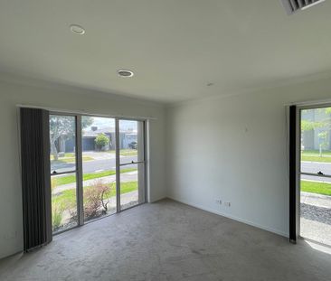 Spacious Family Home! - Photo 2