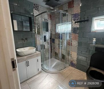 4 bedroom semi-detached house to rent - Photo 3