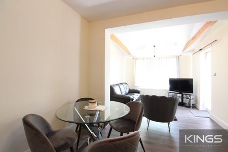 6 bedroom detached house to rent - Photo 2