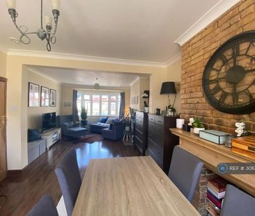 3 bedroom terraced house to rent - Photo 3