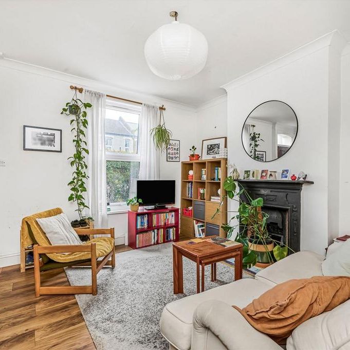 2 bedroom end of terrace house to rent - Photo 1