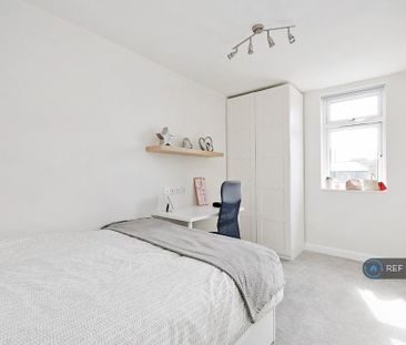 7 bedroom flat to rent - Photo 3