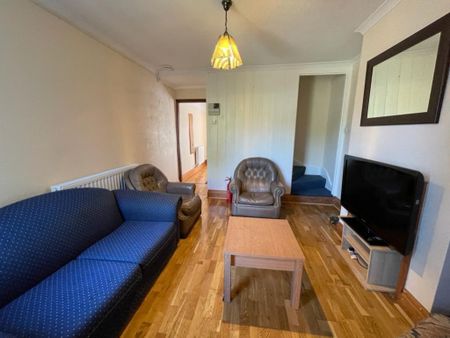 3 bedroom end of terrace house to rent - Photo 3