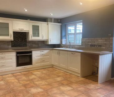 3 bedroom semi-detached house to rent - Photo 5