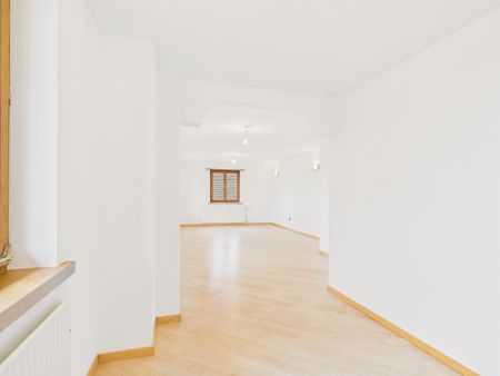 Renovated 5-room apartment with terrace in Wenslingen BL - Photo 3