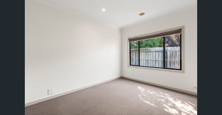 Large Family Home - Two Living Areas! - Photo 2