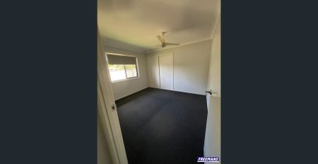 Fantastic 3 Bedroom, 2 Bathroom Property - Photo 3