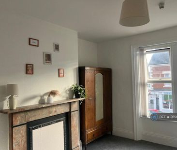 1 bedroom in a house share to rent - Photo 2