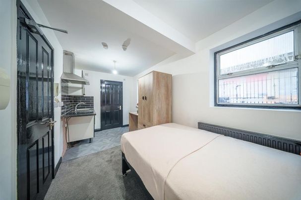 Studio to rent - Photo 1