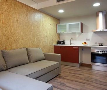 1-Bedroom Apartment in Heart of the Gothic Quarter with Balcony - Photo 6