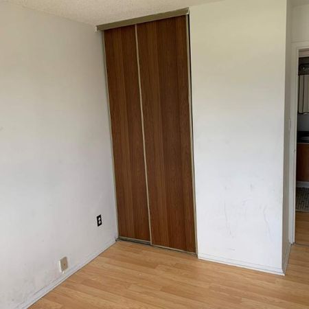 2 CH - 1 SDB - Côte Saint-Luc - $1,695 /mo - Photo 3