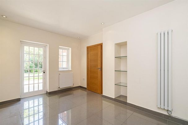 5 bedroom detached house to rent - Photo 1