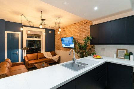 6 bedroom terraced house to rent - Photo 2