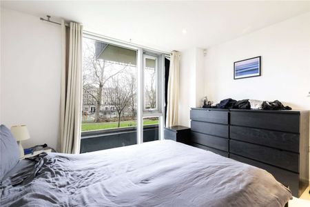 A stunning modern, apartment in a beautiful square. - Photo 5