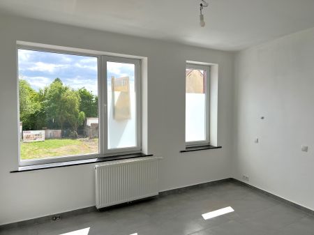 Appartement met 2 slaapkamers, terras en autostaanplaats. - Foto 2