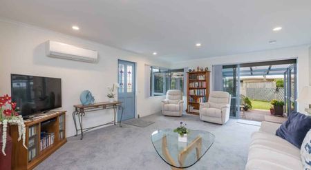 Large Village Charmer - Photo 3