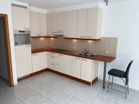 Ruim gelijkvloers appartement met tuintje en garage, ideaal gelegen nabij het centrum van Steenokkerzeel. - Foto 3