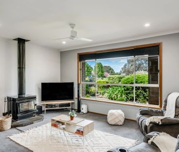 Lovely low maintenance three bedroom home - Photo 2