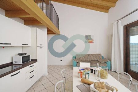 Trilocale piazza Silvia, Pieve Vecchia, Villaggio Sanghen, Manerba del Garda - Photo 2