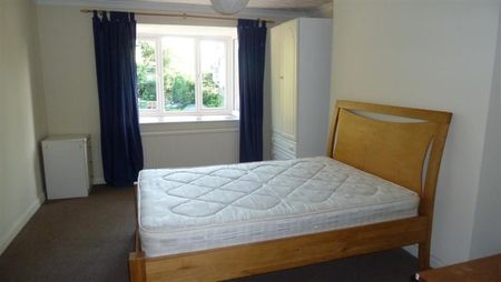 4 Bed Terraced House, Berkeley Close, SO15 - Photo 2