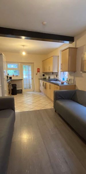 Tennyson Road Room 2 - Photo 1