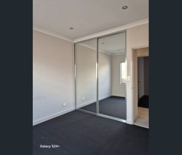 Modern Street Front Villa on Quiet Cul-de-Sac Open for Viewing on A... - Photo 2