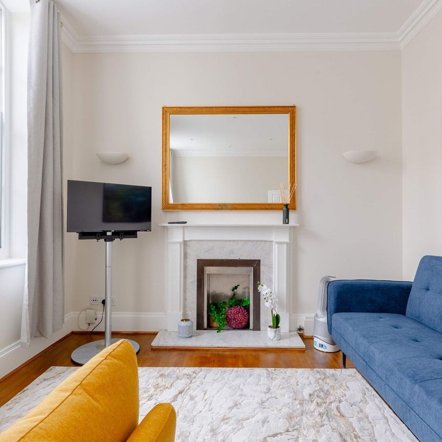 1 Bed Flat, Queen's Gate Terrace, SW7 - Photo 1