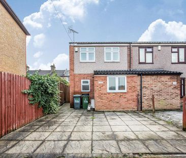 3 bedroom end of terrace house to rent - Photo 2