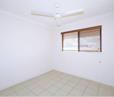 Large Townhouse in Gated Complex - Double Garage - Pool - Tennis Court - Photo 5