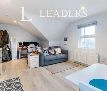 Hersham Road, Walton-on-thames, Surrey, KT12 - Photo 3