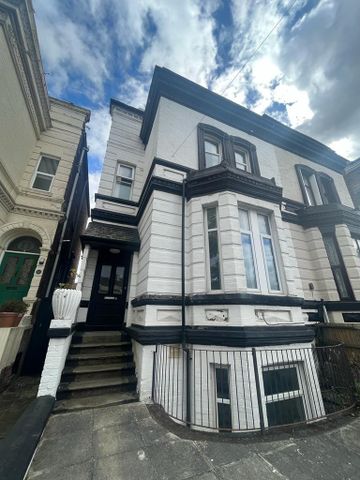 10 bedroom semi-detached house to rent - Photo 3