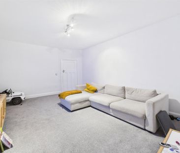 3 bedroom flat to rent - Photo 3