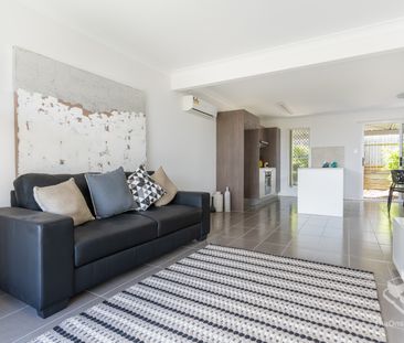 IMPRESSIVE 3 BEDROOM TOWNHOUSE - Photo 1
