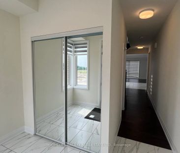 Condo Townhouse For Lease | E9231461 - Photo 3