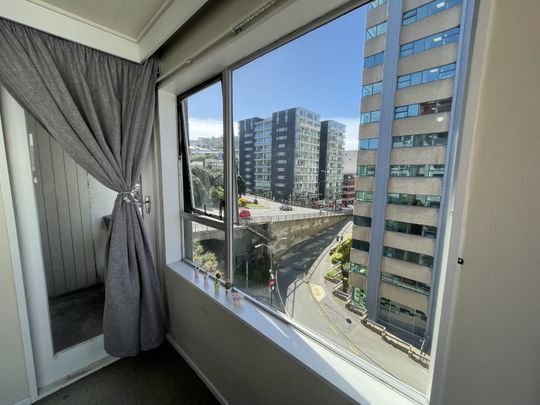Prime Location Alert! - Photo 1