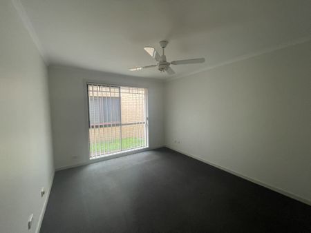 3 bedroom unit, Great Location! - Photo 3