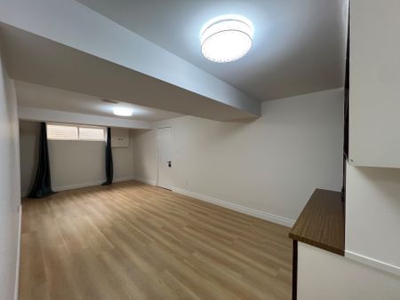 For Lease - 23 Beardmore Crescent, Toronto, Ontario - Photo 2