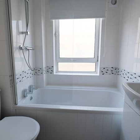 1 bedroom property to rent - Photo 4