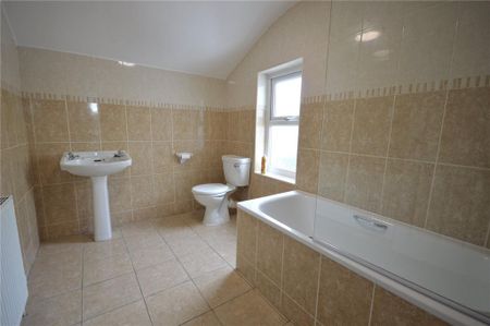 2 bedroom end of terrace house to rent - Photo 4