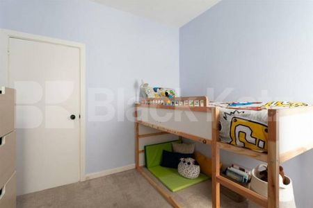 Spacious 3-Bedroom Ground Floor Flat with Private Garden - Photo 4