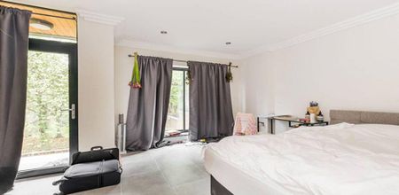 4 bedroom mews to rent - Photo 4