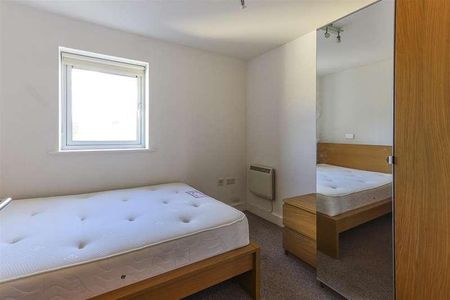 Central Court, Roath, CF24 - Photo 2