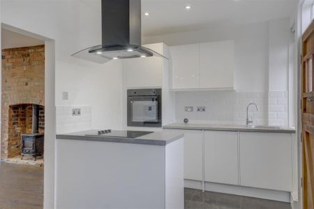 2 bedroom terraced house to rent - Photo 4