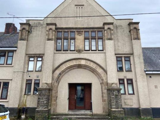 One Bedroom First Floor Flat, Clydach. - Photo 1