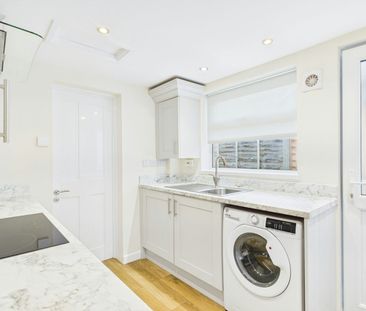 Terraced House to rent on - Photo 6