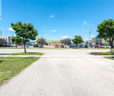 4008 BERTON Avenue, Burlington, Ontario, L7M4M6 - Photo 4