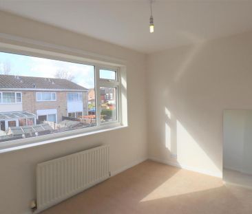 2 bedroom mews to rent - Photo 3