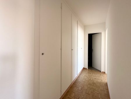 Charmant appartement de 2.5 pièces avec un balcon - Photo 5