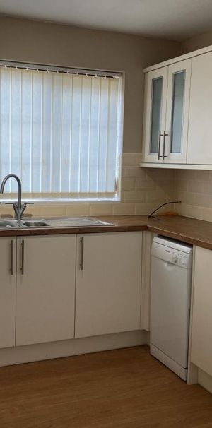 3 bedroom detached bungalow to rent - Photo 1