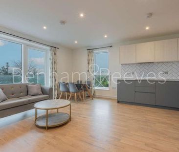 Accolade Avenue, Southall, UB1 - Photo 3